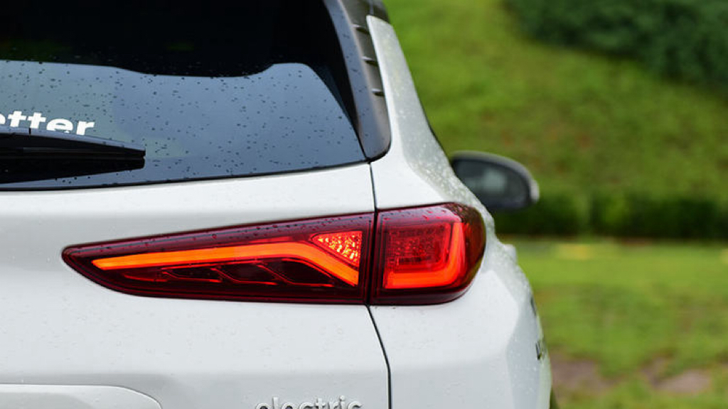 汽车后尾灯用染色PMMA材料