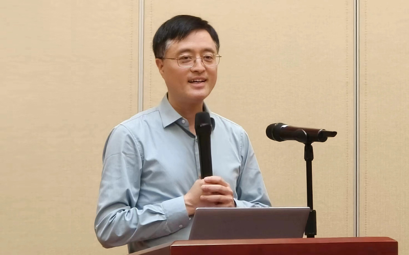 《塑料工业》理事会副理事长、第10届编委会编委、青岛中新华美总经理王东