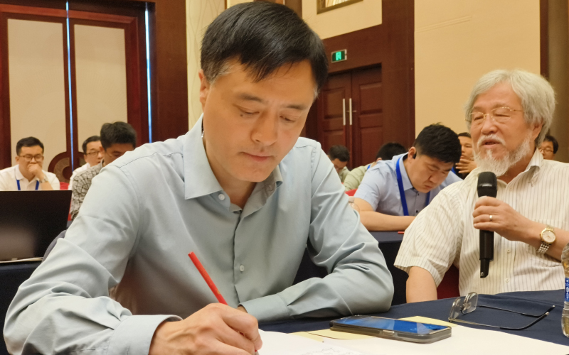 《塑料工业》理事会副理事长、第10届编委会编委、青岛中新华美总经理王东