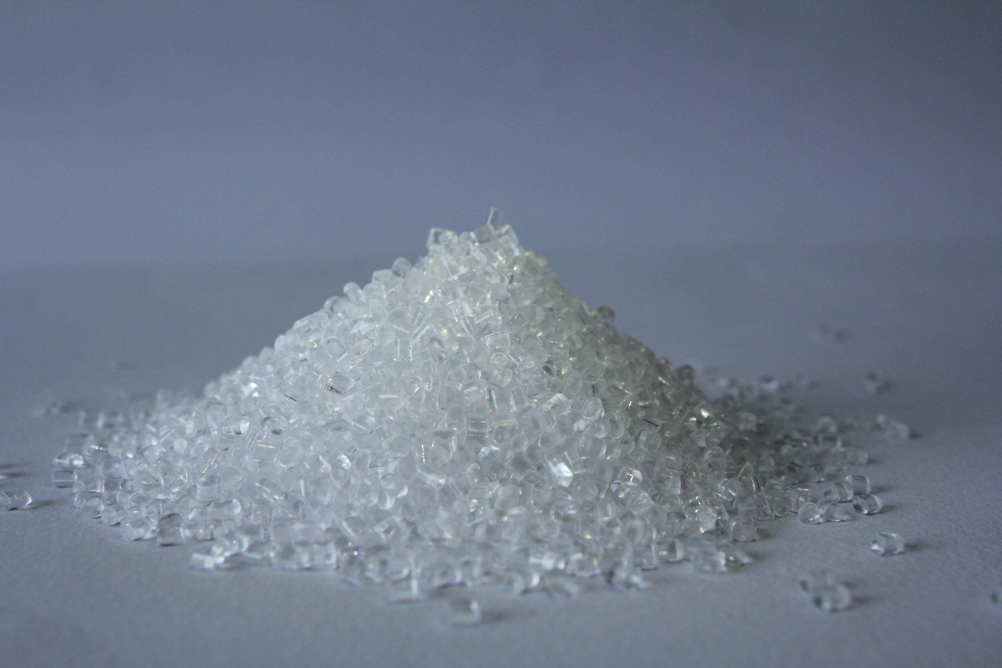 2/ 3pc塑料pc(聚碳酸酯)是一种无定型,无臭,无毒,高度透明的无色热塑